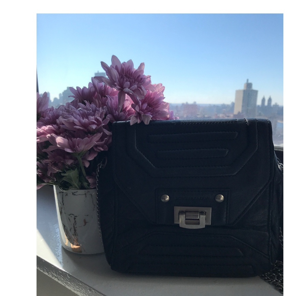BCBG BLACK CROSSBODY BAG WITH SILVER DETAILING